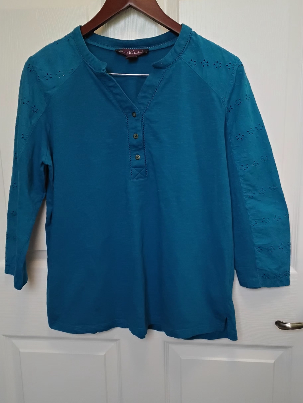 Gloria Vanderbilt Teal V-Neck Knit Top, Eyelet Stitching On Sleeves.